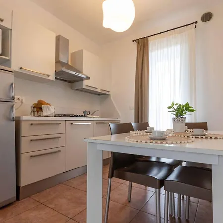 Apartamento Cozy Flat In A With Swimming Pool *