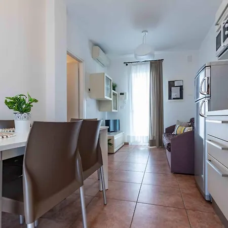 Apartamento Cozy Flat In A With Swimming Pool