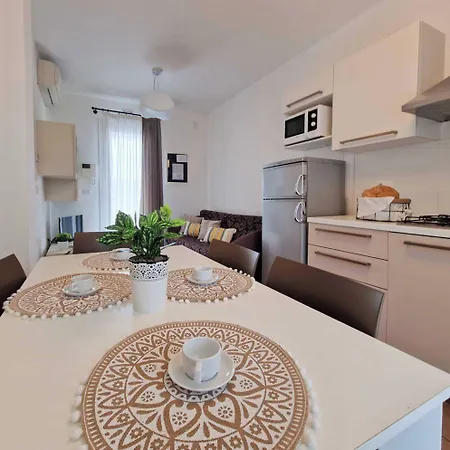 Cozy Flat In A With Swimming Pool Appartamento Bibione